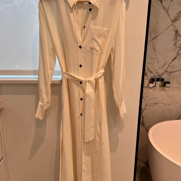 White Midi Dress with Crisp Look and Textured Fabric - Picture 3 of 4